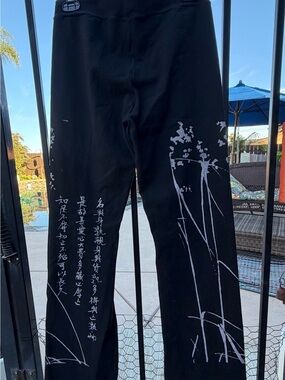 Black Graphic woMen’s Pants with Japanese Script